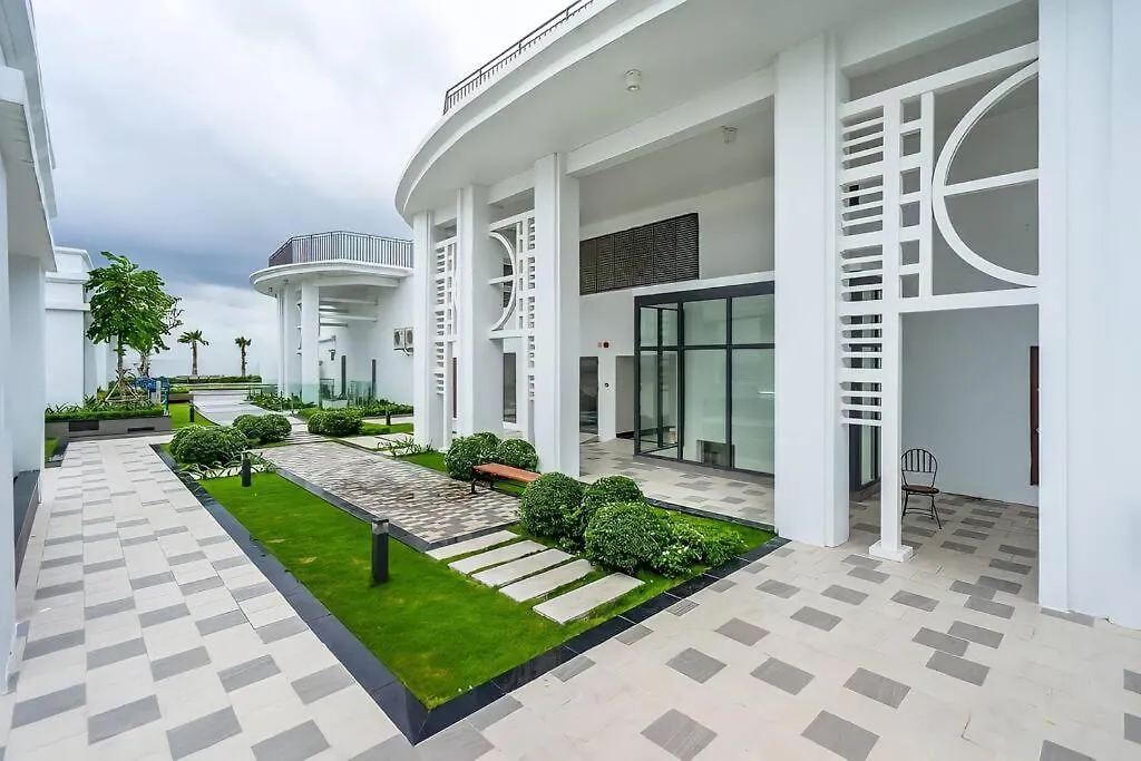 Ivyhouse-Saigon Royal Apartment D4 , Near Center Ho Chi Minh City